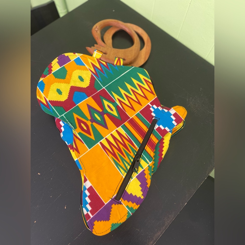 Vibrant Geometric Pattern Handbag with Wooden Handles